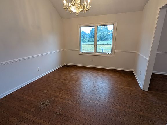 5th image of 165 Heritage Farm Ln