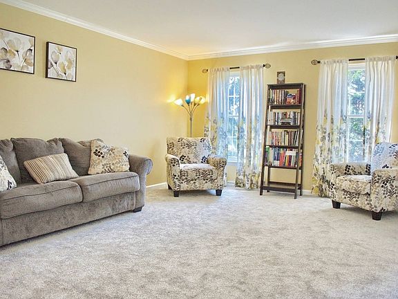 3rd image of 230 Woodland Ct