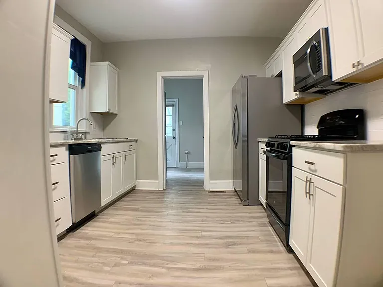 164 Markle St — Photo 5