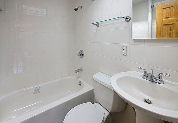 4th image of 132 Lafayette Ave APT 4R