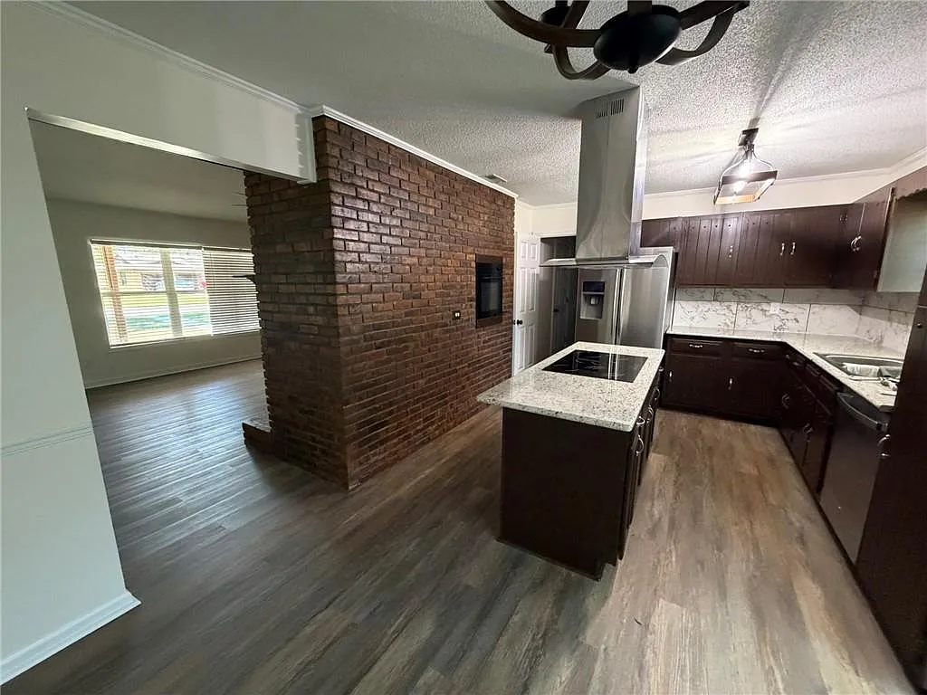 3 bed, 2.0 bath, 1556 sqft, $2,500 — Photo 4