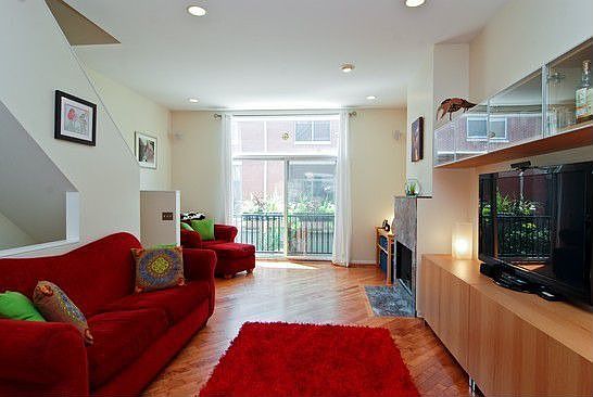2nd image of 1755 N Hermitage Ave #B