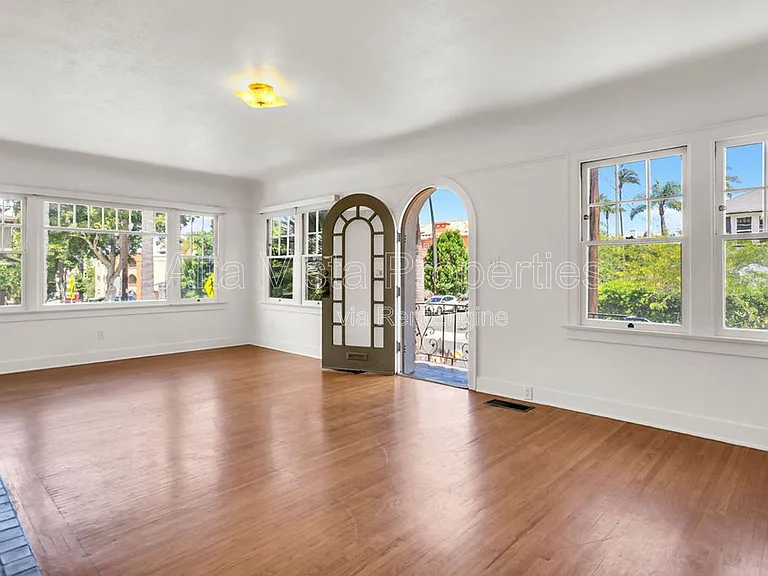 301 Brookes Ave — Photo 6