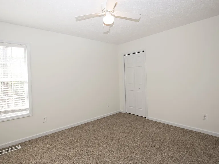 8 Moore Dr — Photo 31