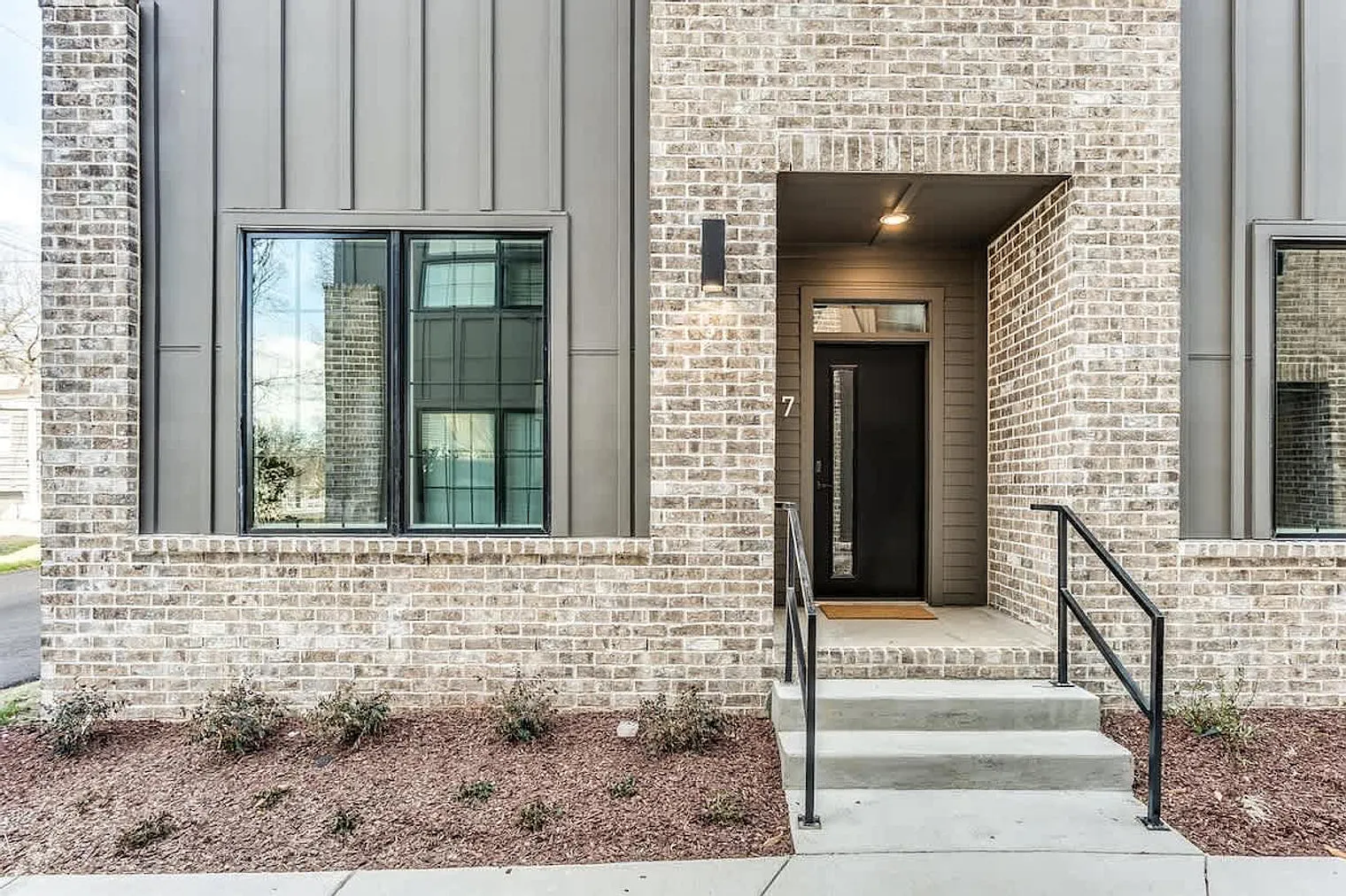 8 bed, 8.0 bath, 3950 sqft, $15,359 — Photo 3