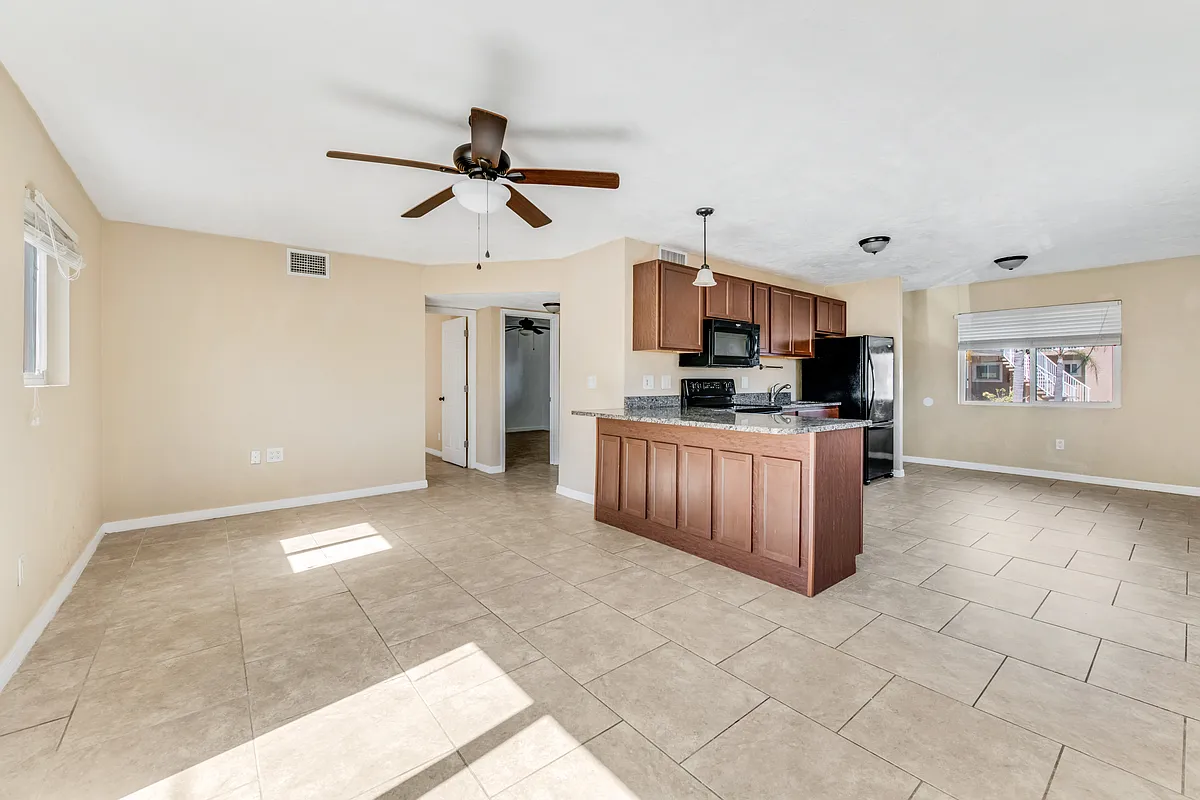 Building Photo - 2525 N Oleander Ave #203