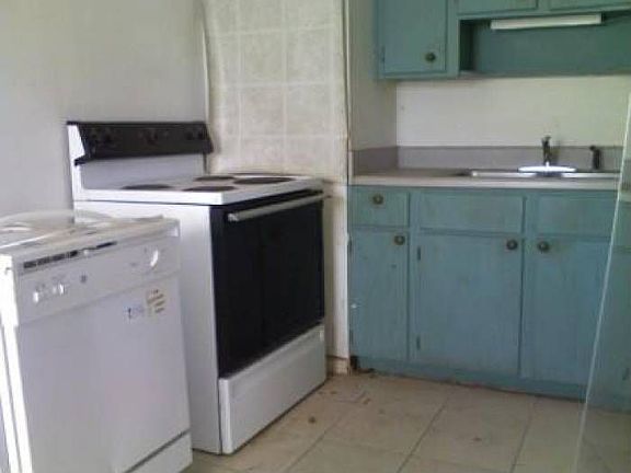 3rd image of 8 Rollins Ave