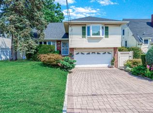 39-35 222nd St, Flushing, NY 11361
