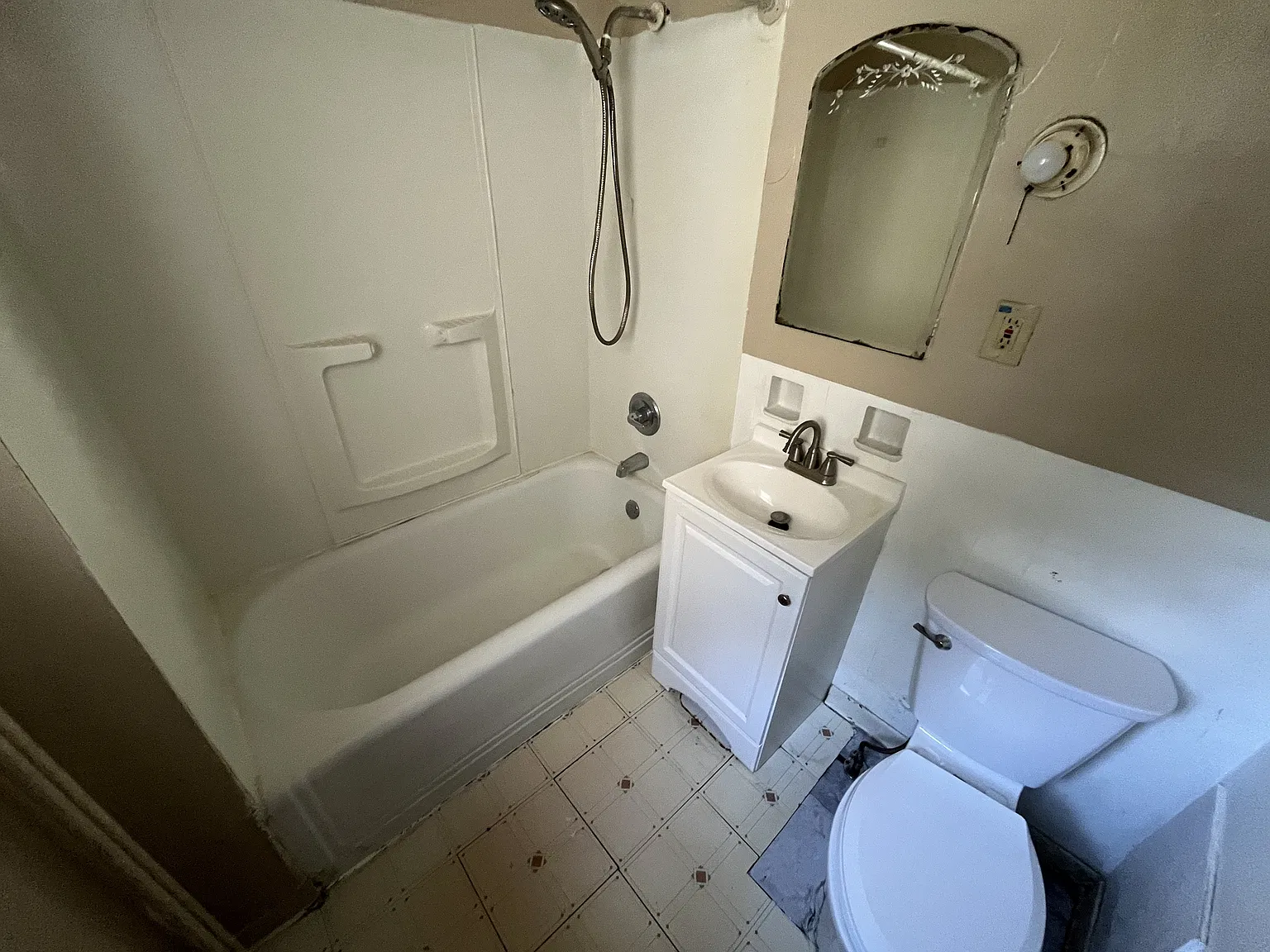 16 Tew Street - 1 — Photo 2