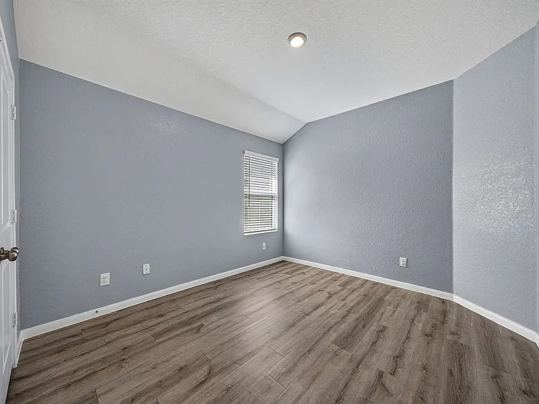 10639 Vinateros Dr — Photo 22