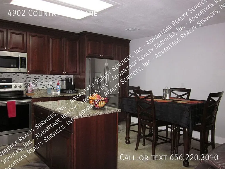 4902 Country Aire Ln — Photo 9