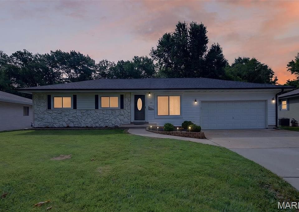 1st image of 38 Country Life Dr