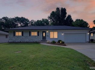 38 Country Life Dr, O'Fallon, MO 63366