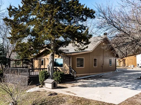 22450 Hatchell Rd, Tonganoxie, KS 66086