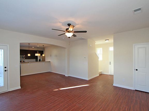4th image of 2900 Penobscot Dr