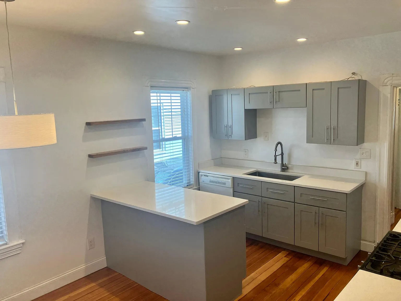 1 bed, 855 sqft, $3,100 — Photo 1