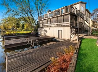 27875 W Lakeshore Dr, Spring Grove, IL 60081