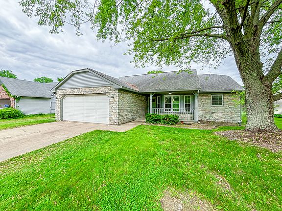 3rd image of 7463 Pebblebrooke East Dr