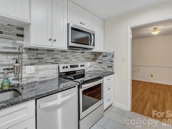 3rd image of 4754 Hedgemore Dr