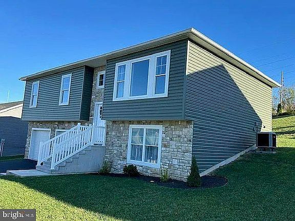 2nd image of 755 Golden Spring Dr