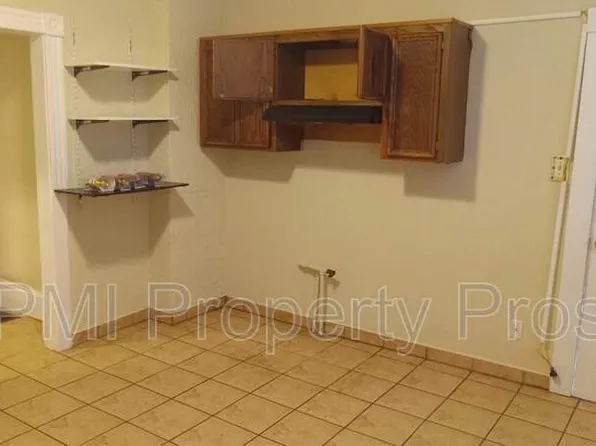 2491 S 6th St, Milwaukee, WI 53215