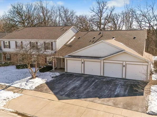 385 Woodview Cir APT B, Elgin, IL 60120