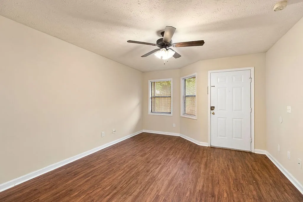 2 bed, 855 sqft, $1,200 — Photo 2