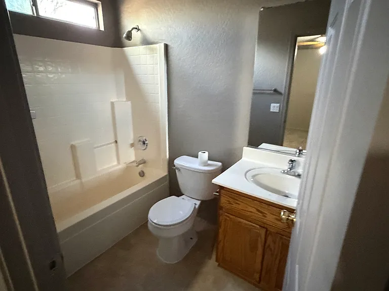 1471 E 12th Pl — Photo 7