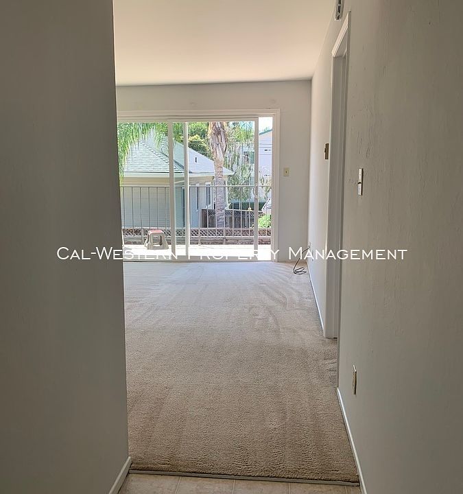 1st image of 880 Willow St APT 10