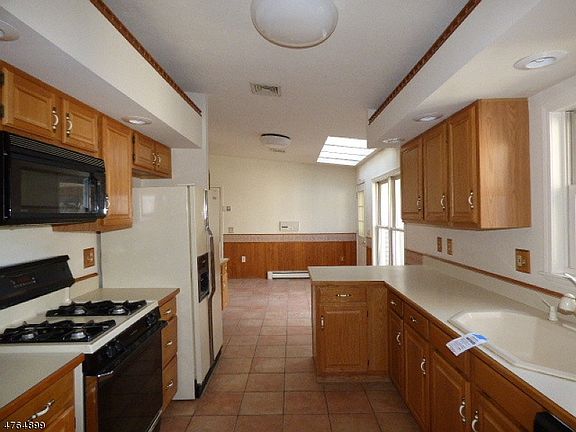 5th image of 19 Woodland Hills Dr