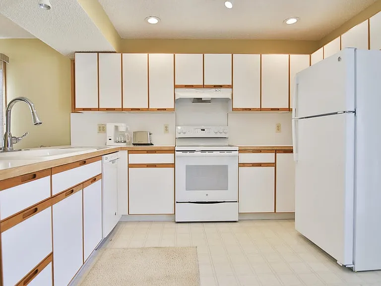 21 Brown Ave — Photo 82