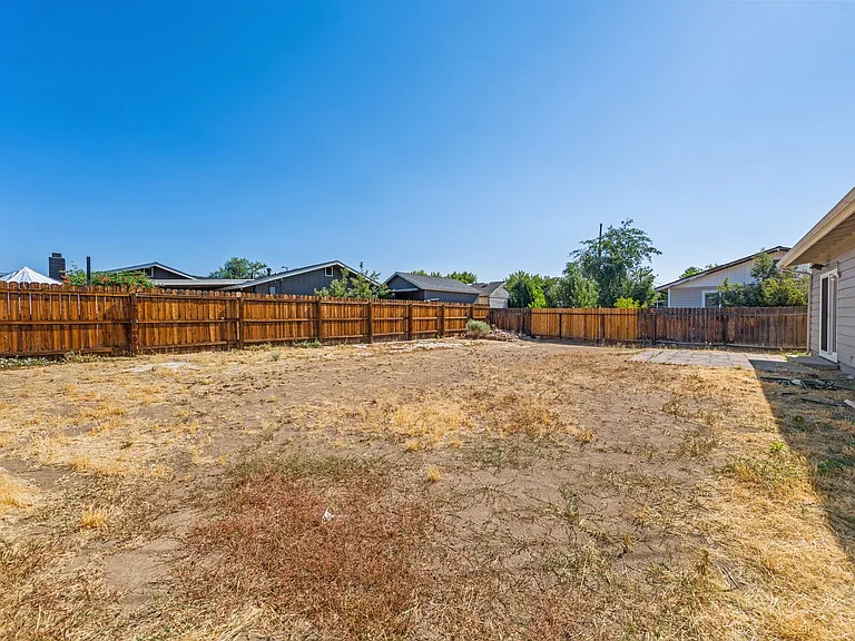 2565 Pequop St — Photo 41