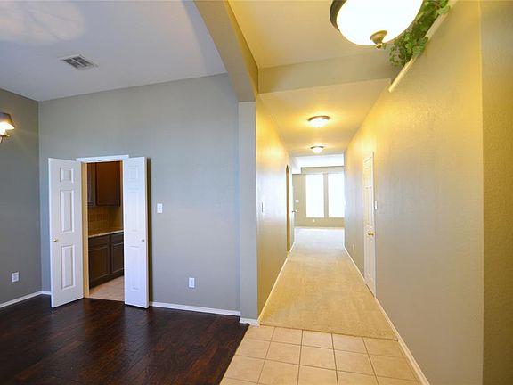 3rd image of 5617 Cedar Elm Dr