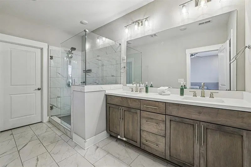 3 bed, 3.5 bath, 2294 sqft, $4,500 — Photo 4