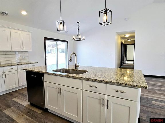 5th image of 801 Oakwood Trl