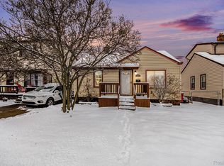 29241 Legion St, Roseville, MI 48066