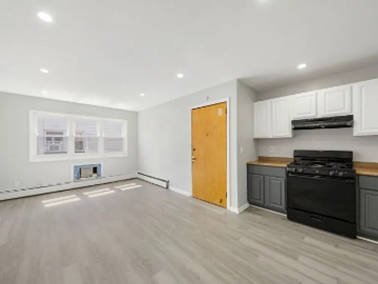 1213 Roselle St — Photo 7