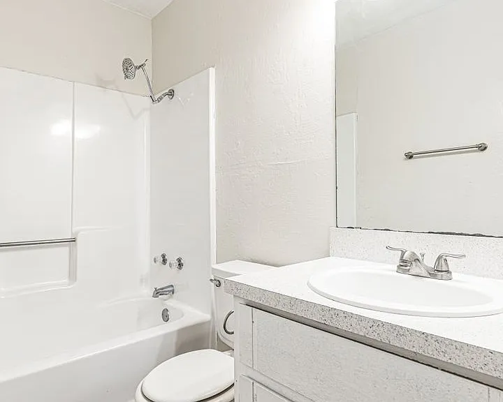 4010 NW Ozmun Ave #B — Photo 7