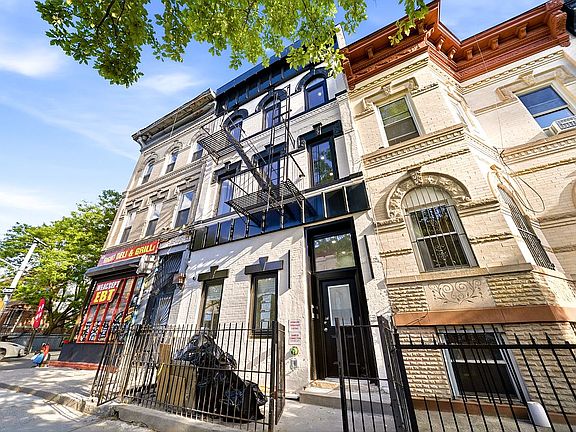 3rd image of 384 Chauncey St