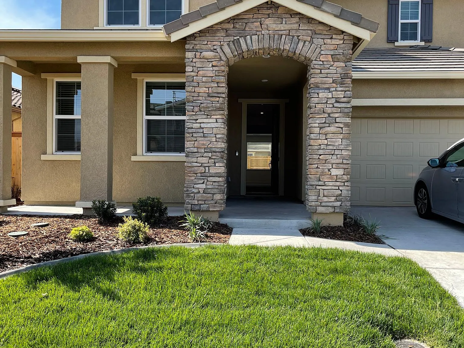 4 bed, 2535 sqft, $3,350 — Photo 1