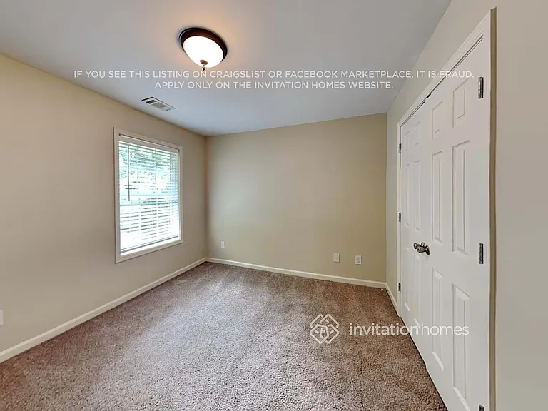 2450 Freemont St — Photo 16