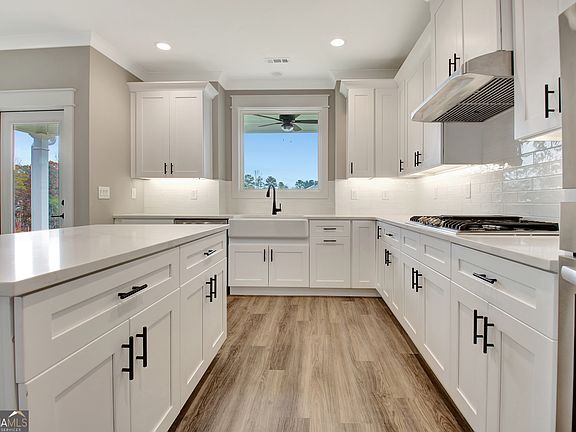 4th image of 110 Redhaven Dr