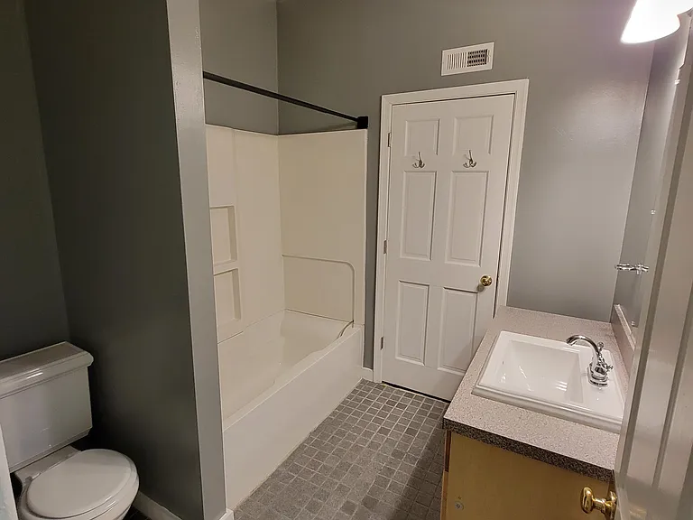 1215 John St #2 — Photo 7