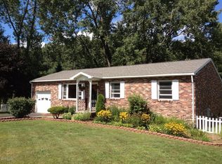 17 Cook Cir, Gansevoort, NY 12831