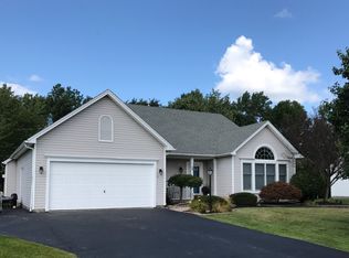 98 Bronze Leaf Trl, Rochester, NY 14612