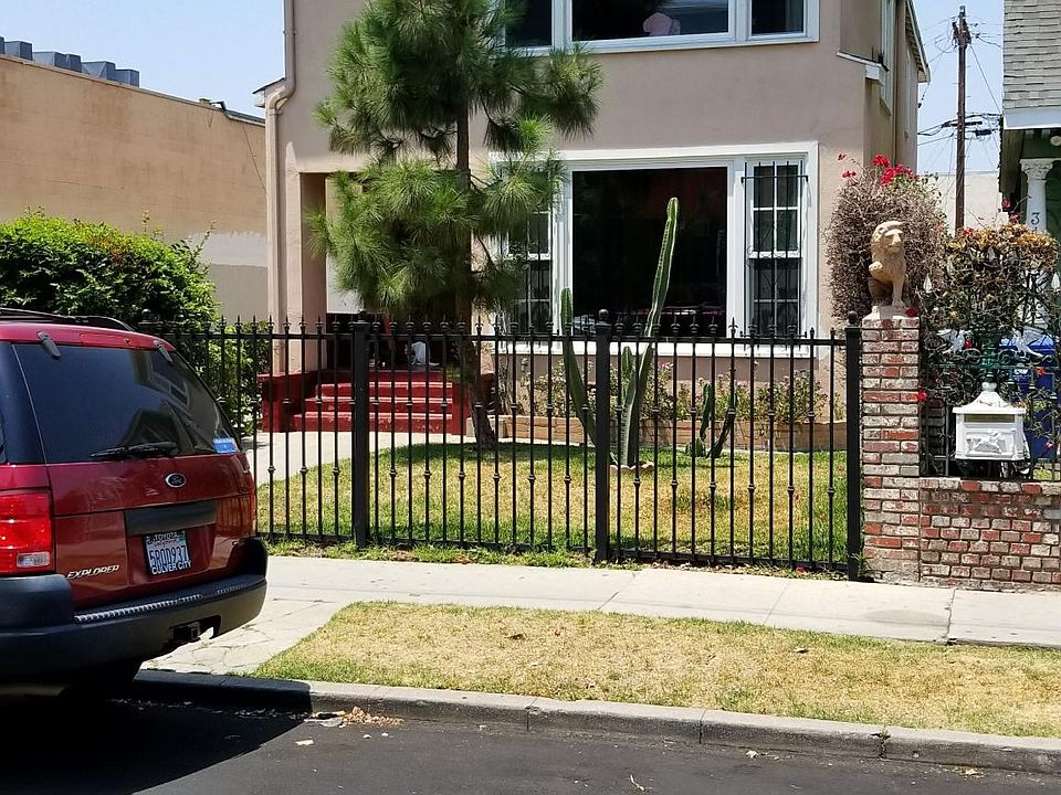 2nd image of 3111 S Catalina St