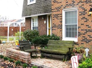 563 Dlyn St, Columbus, OH 43228