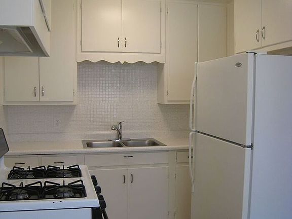 3rd image of 4810 Parks Ave