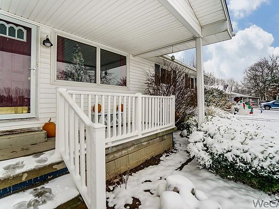 3rd image of 46 Hillcrest Ln