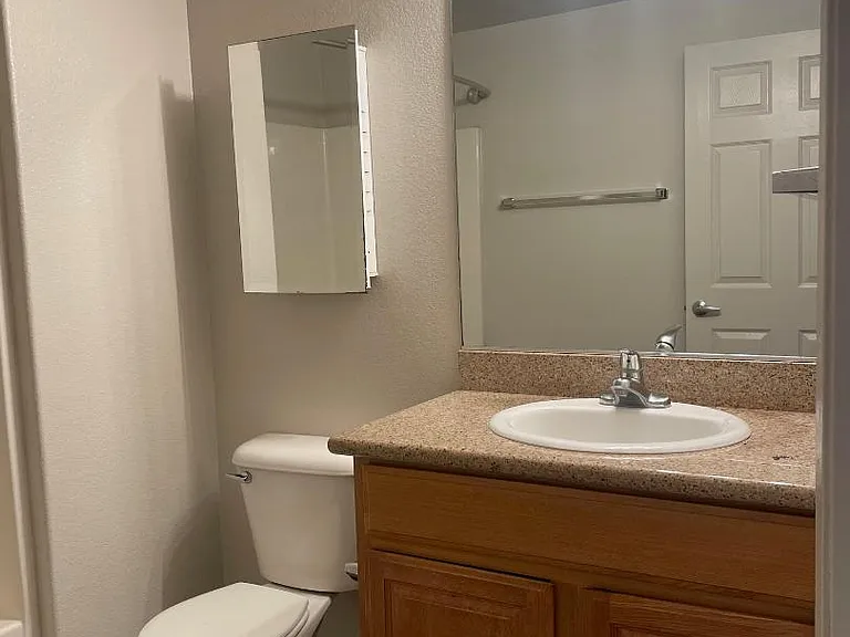 Towne Crest Apartments — Photo 15